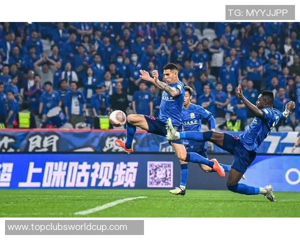 尉山现代迎战上海申花力争主场胜利展现球队实力与斗志