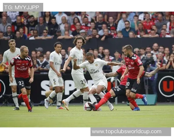 巴黎与甘冈精彩对决集锦回顾赛场瞬间尽显足球魅力与激情 巴黎与甘冈精彩对决集锦回顾赛场瞬间尽显足球魅力与激情